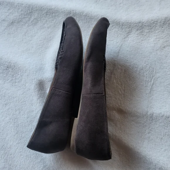 Torrid laser-cut faux suede pointed-toe loafers 10W - Picture 5 of 11